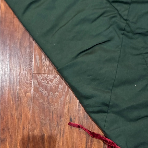 Burgundy and Green Velvet Tree Skirt - Picture 5 of 6